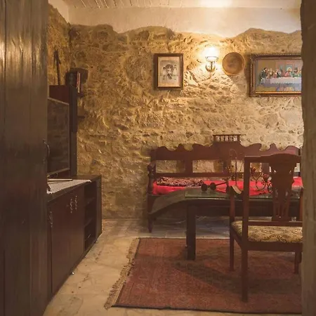 The Royal Stonehouse : Sophia * Vasiliki (Crete)